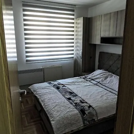 Apartman Lux S&v 1 Lukavica Istocno Hilandarska Centar Apartamento *